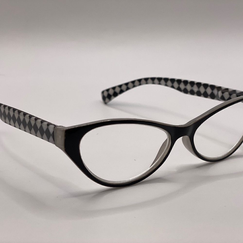 0018 Reading Glasses 2.50 Black and White Readers New